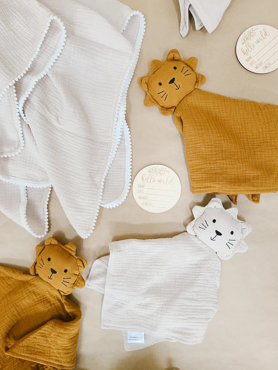 Hallington - Lion Blanket Lovey - Oat