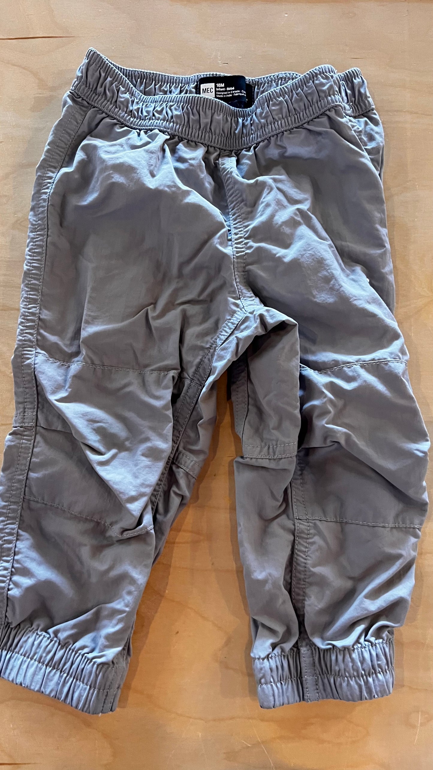 AM - Consignment - MEC Hiking Pants - 18M