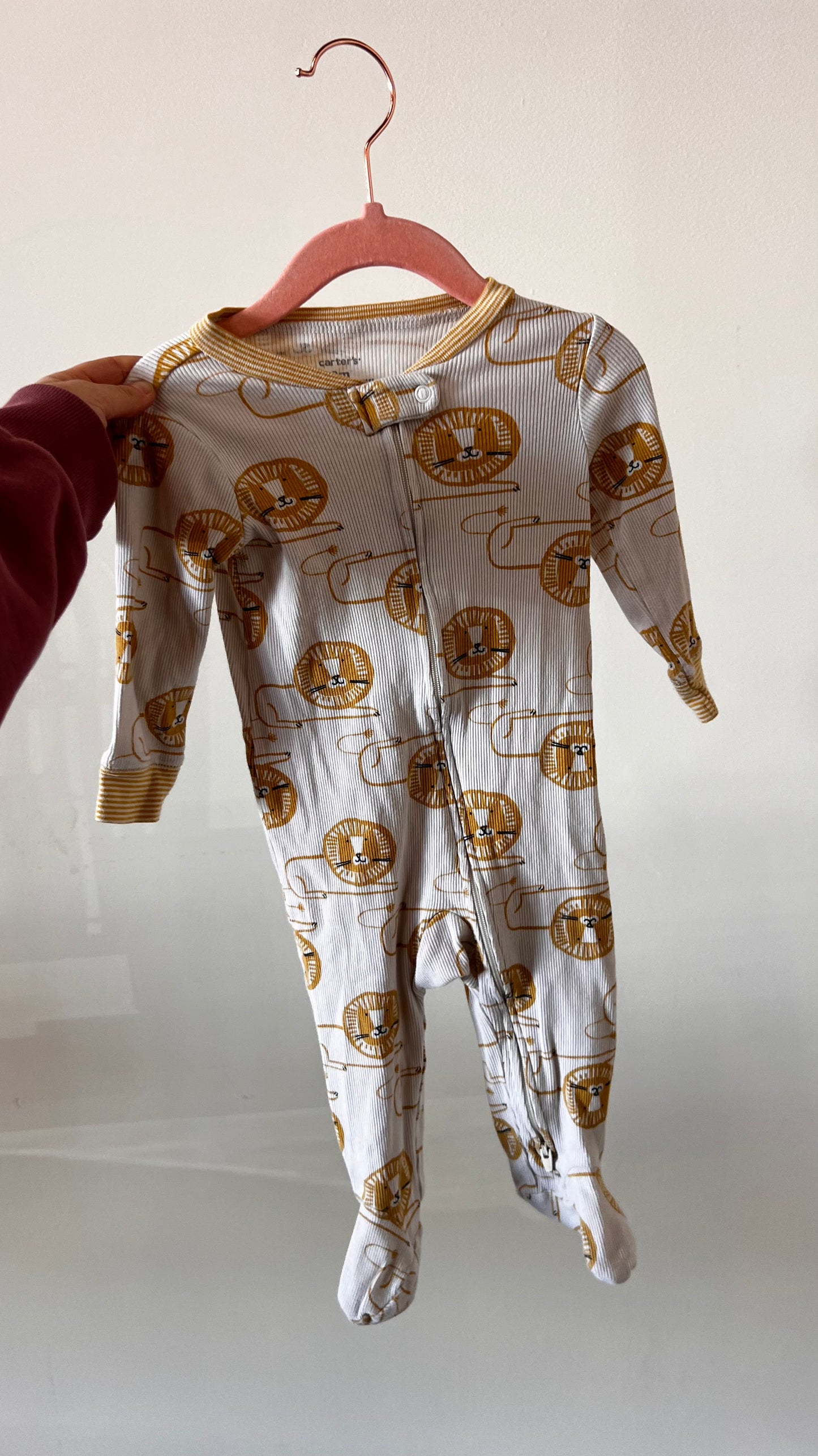 MN - Consignment - Carters Ribbed Lion Sleeper 9M
