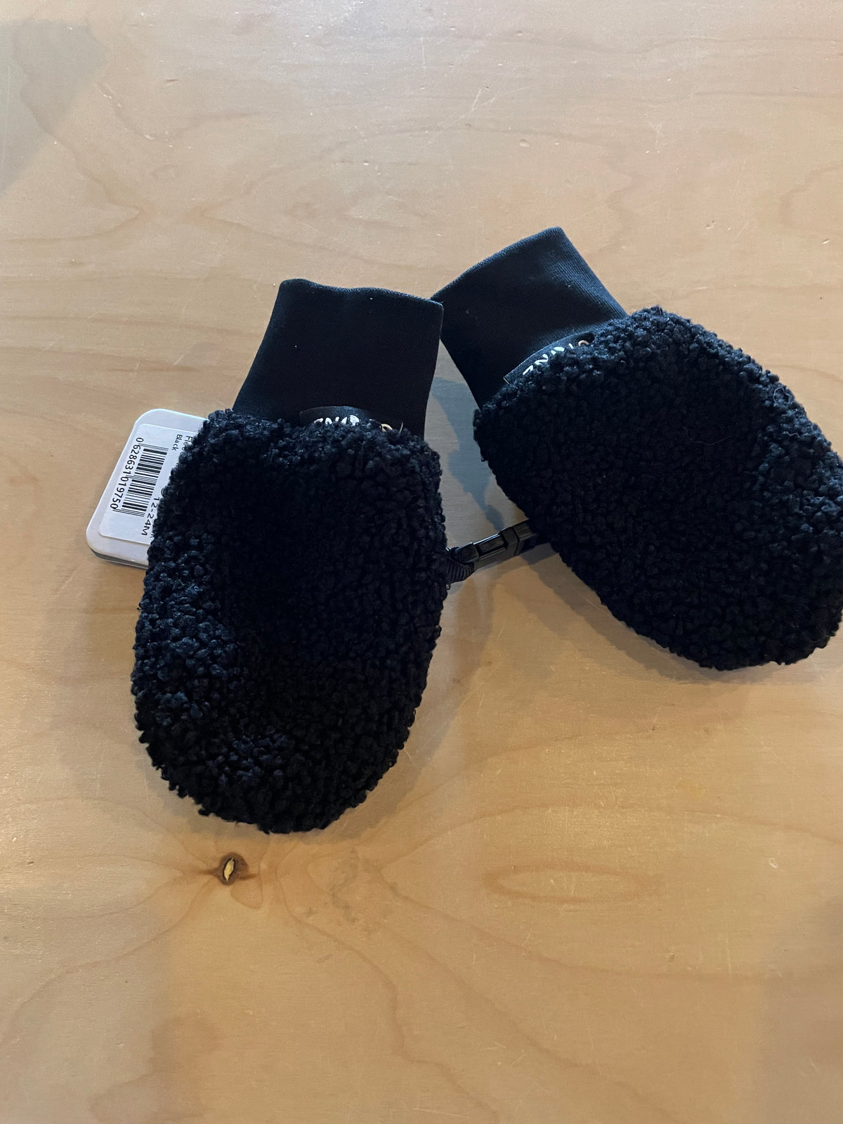 BM - Consignment - NWT Stonz Baby Fleece Mitts - 12-24M