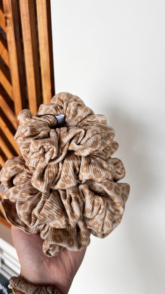 Little Rock Bow Co - Scrunchie - Cheetah