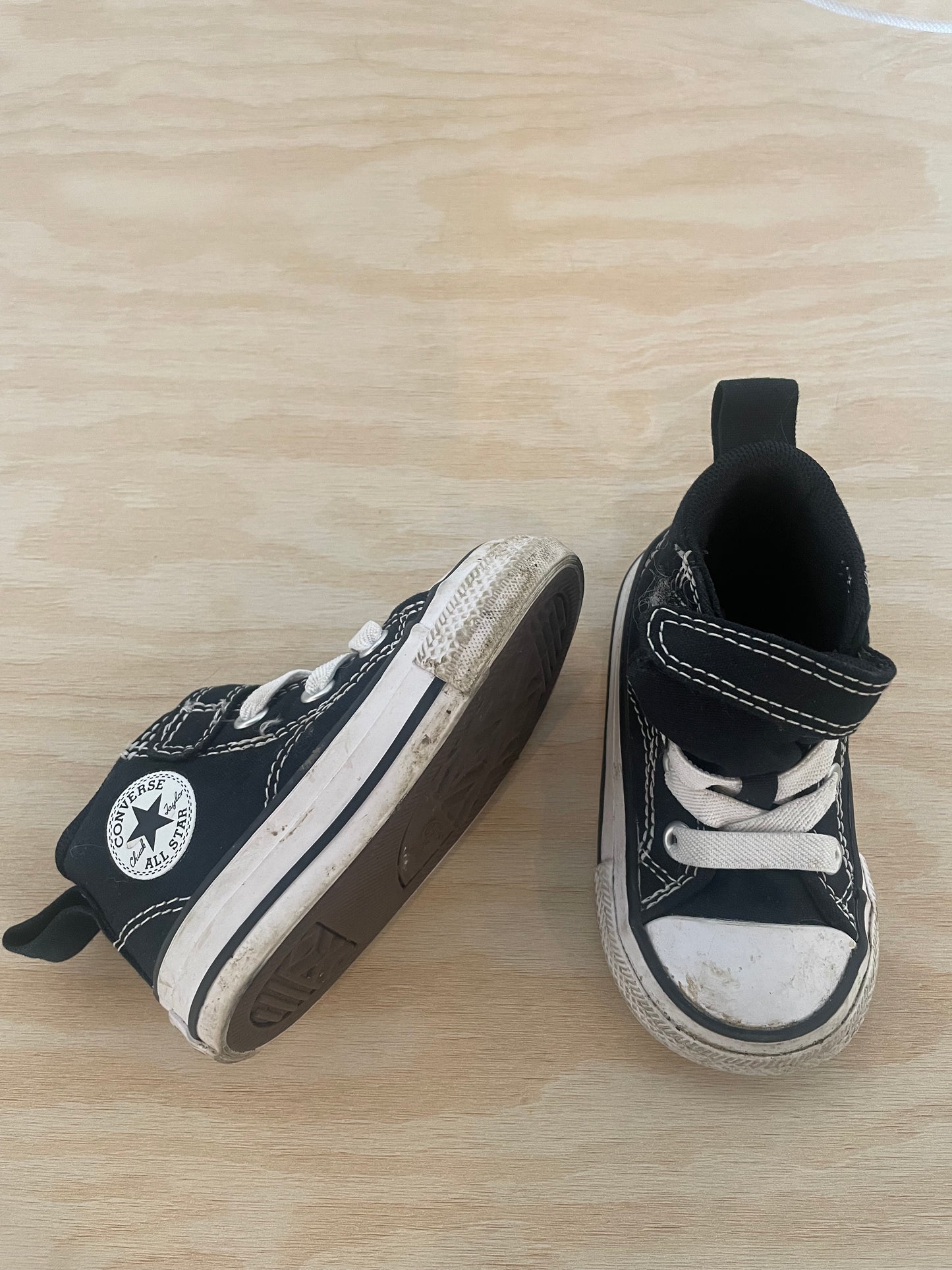 JE - Consignment - Converse All Star High Tops - 4 Infant