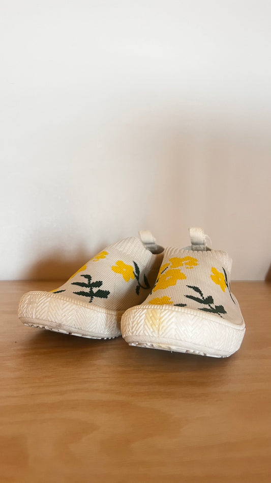 LM - Consignment - Jan & Jul Yellow Floral Shoe Size 11