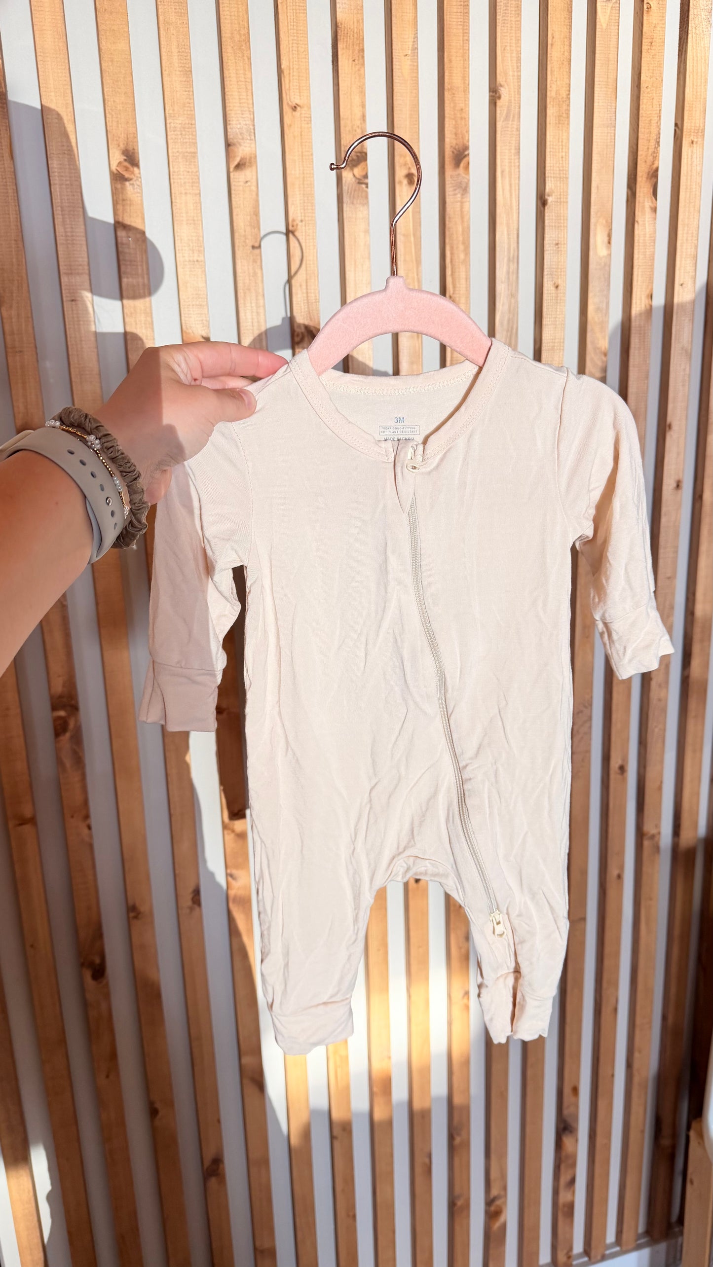 RJ - Consignment - Cream Sleeper 3M