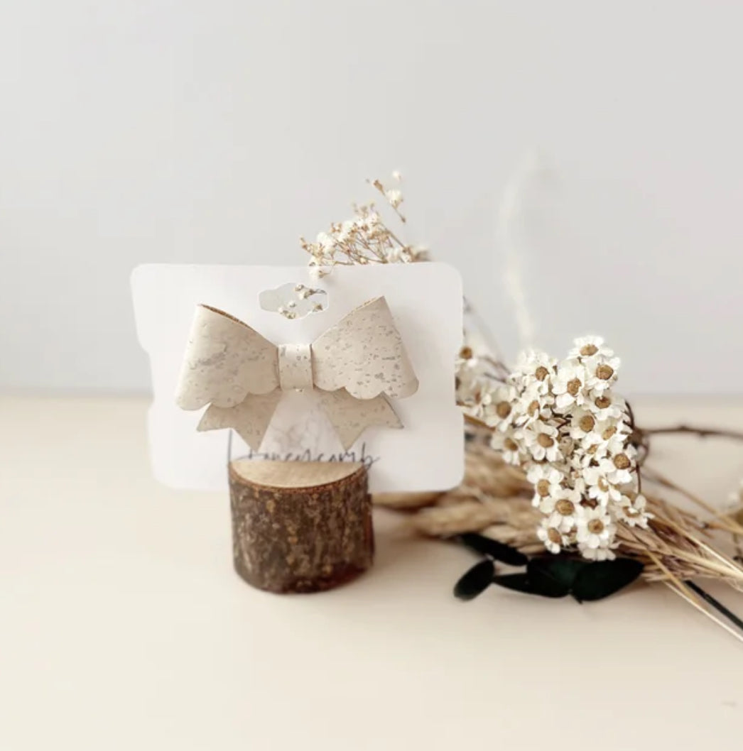 Honeycomb Cork - Kenna Bow - Clip - White