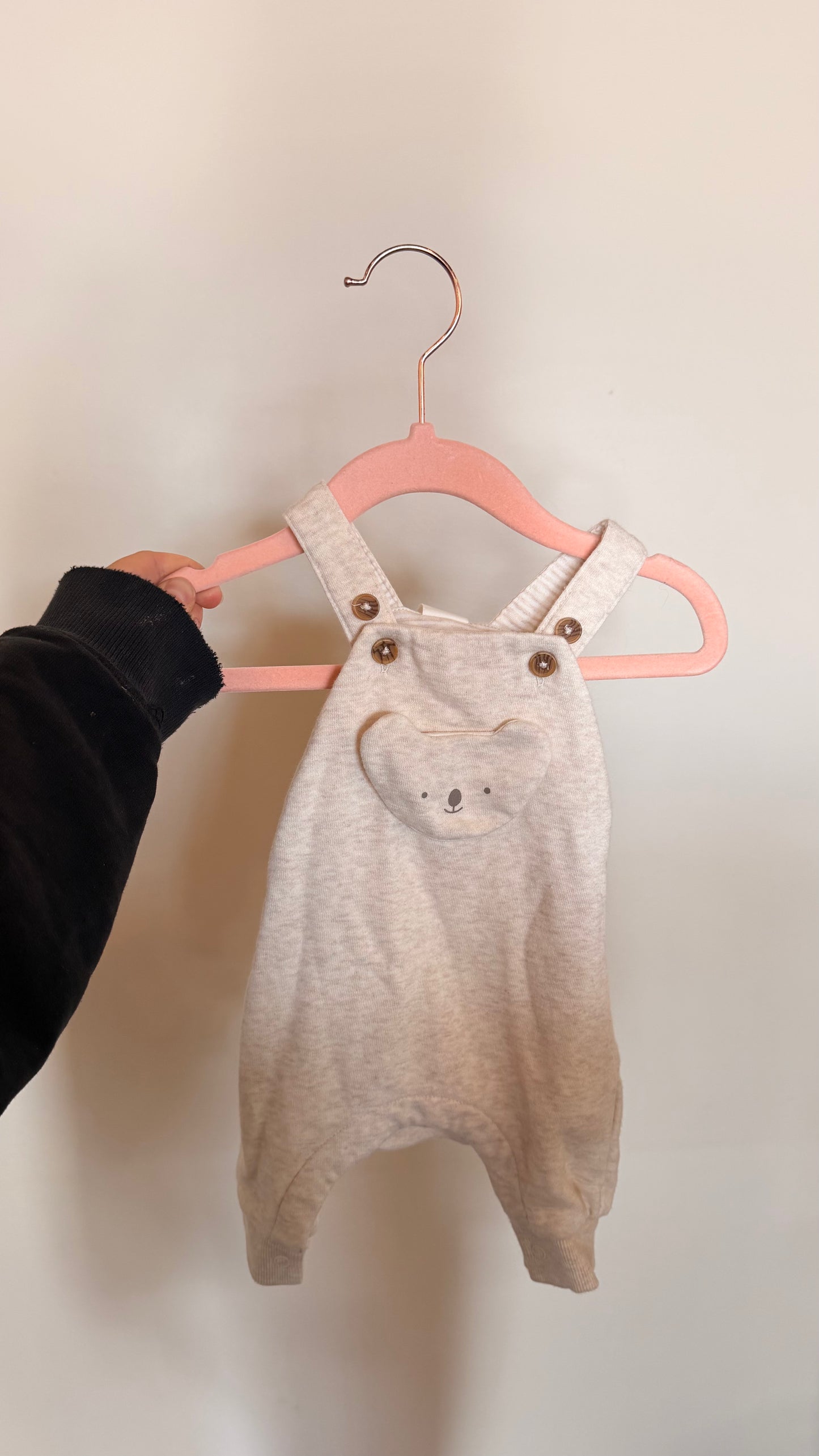 BB Consignment - H&M Beige Bear Overalls 0-1M