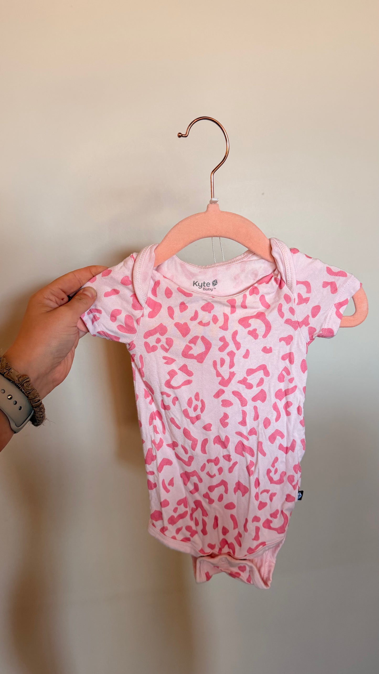 SM Consignment - Kyte Baby - Pink Cheetah Bodysuit 3-6M