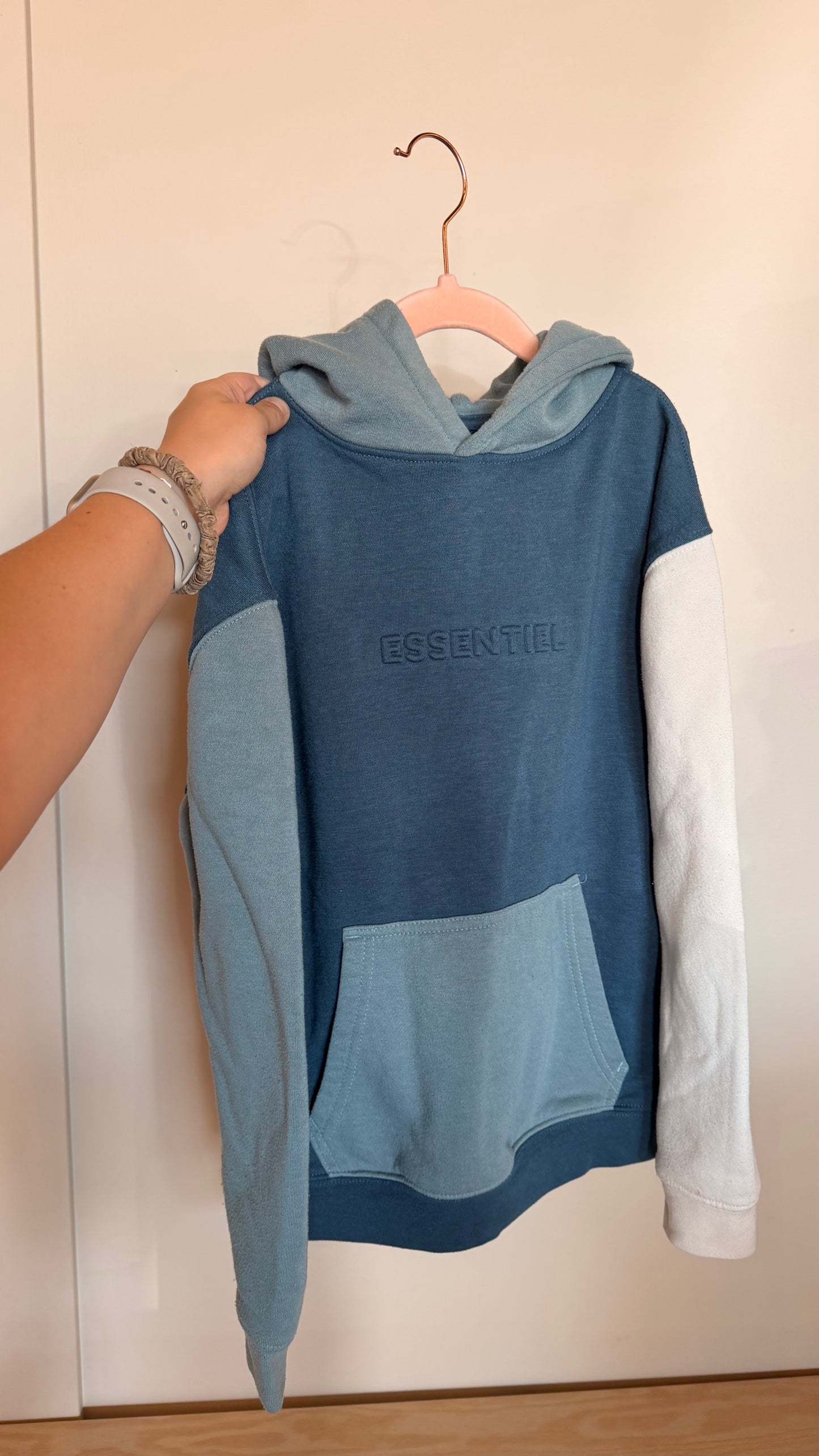 CAR MAR - Consignment - UH Youth - Essentiels Blue Hoodie 7/8Y