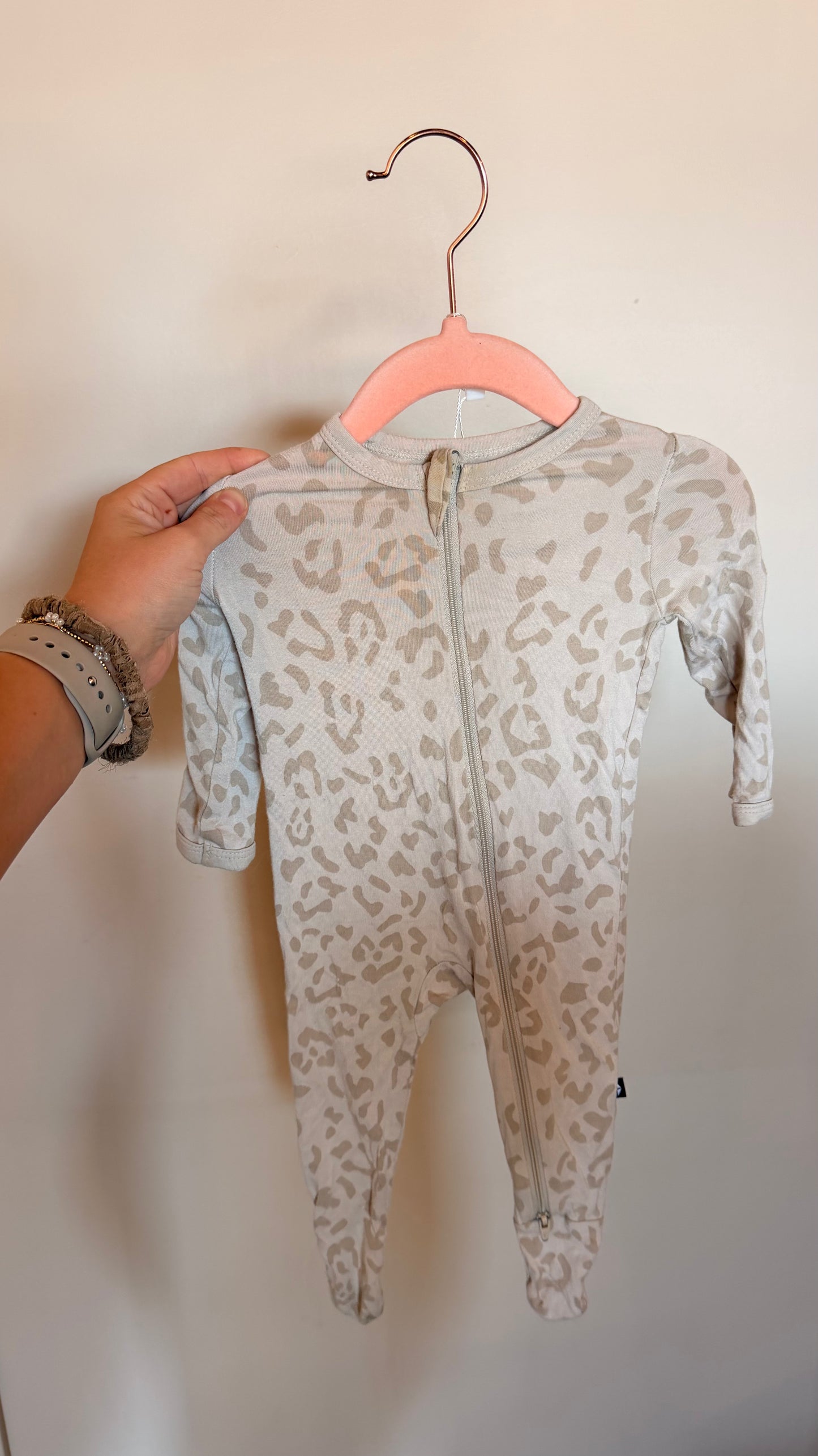 SM Consignment - Kyte Baby Grey Cheetah Bamboo Sleeper 3-6M