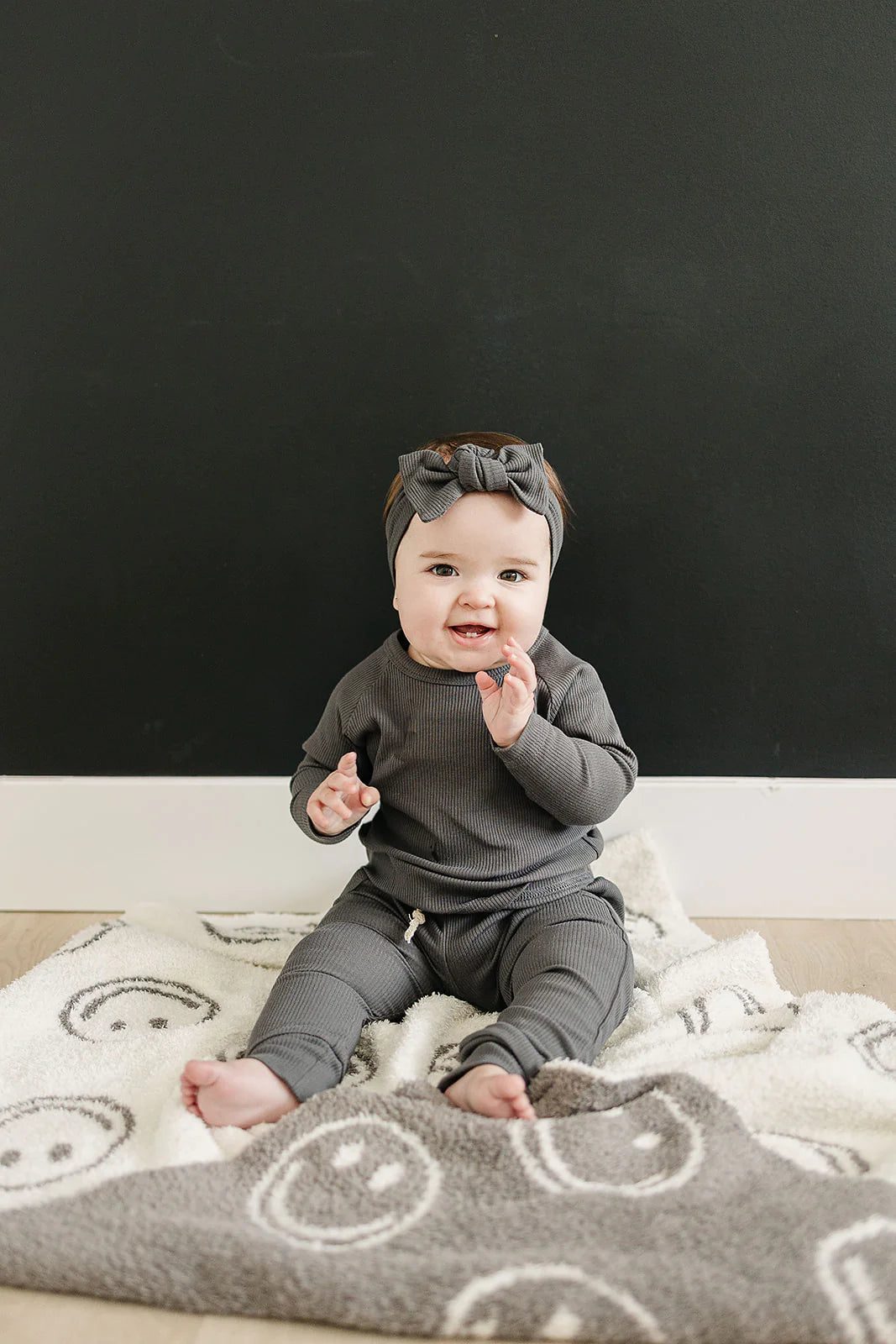 Mebie Baby - Charcoal Smiley Plush Blanket