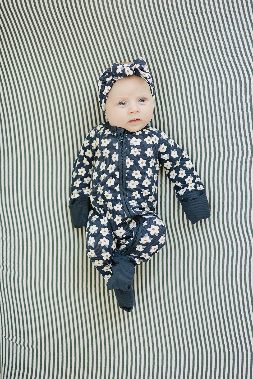 Mebie Baby - Navy Daisy Ribbed Bamboo Zipper