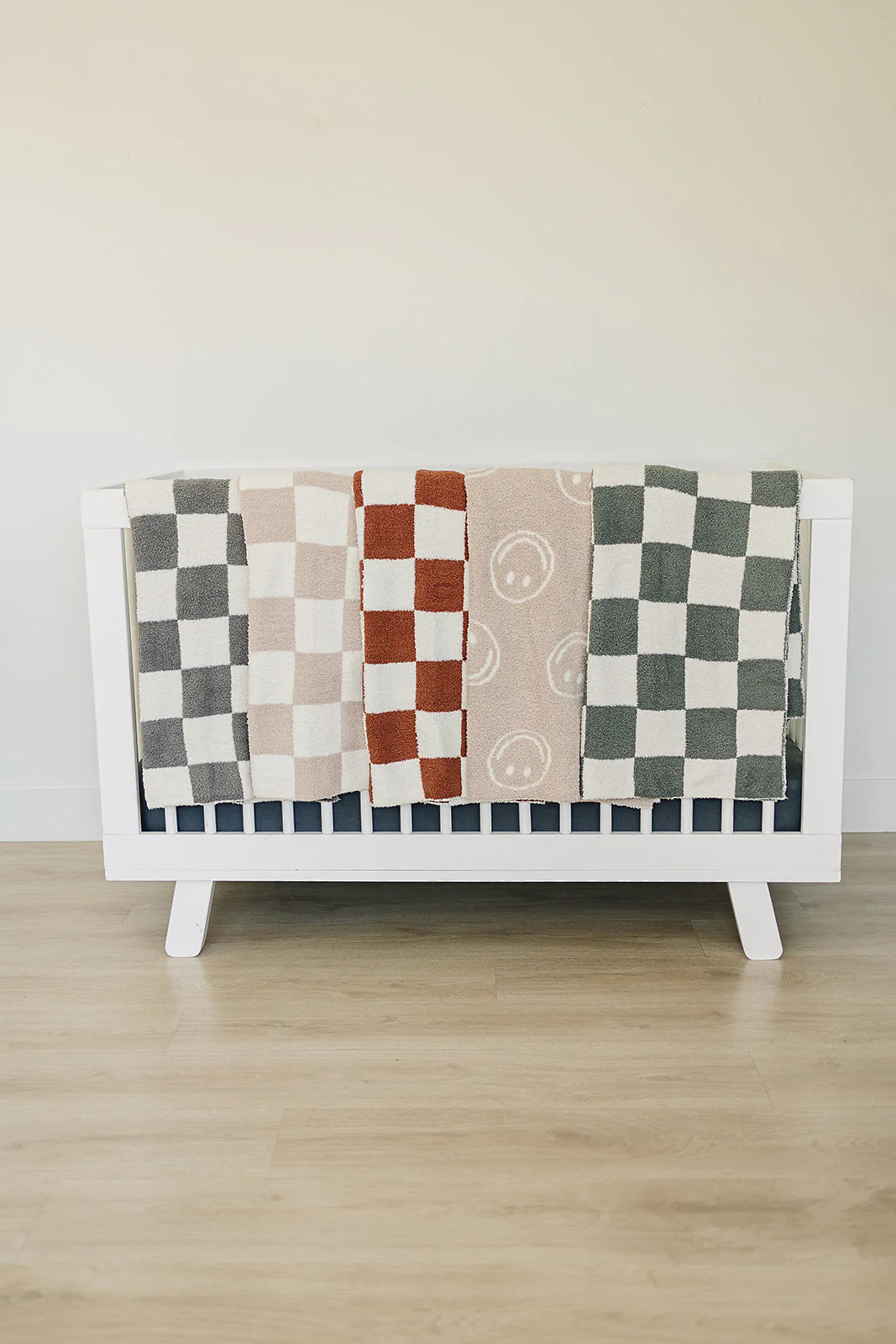 Mebie Baby - Smiley Taupe Plush Blanket