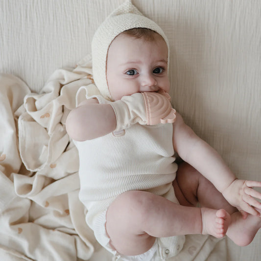 Mushie - Teething Mitten - Rainbow