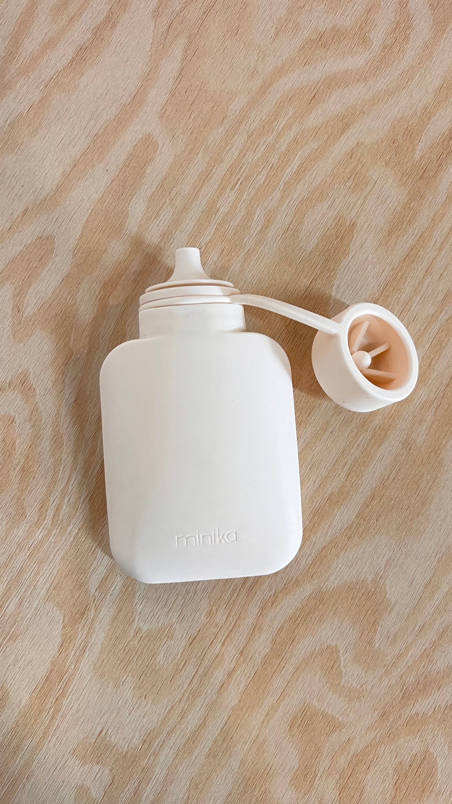 DS - Consignment - Minika White Smoothie Silicone Cup