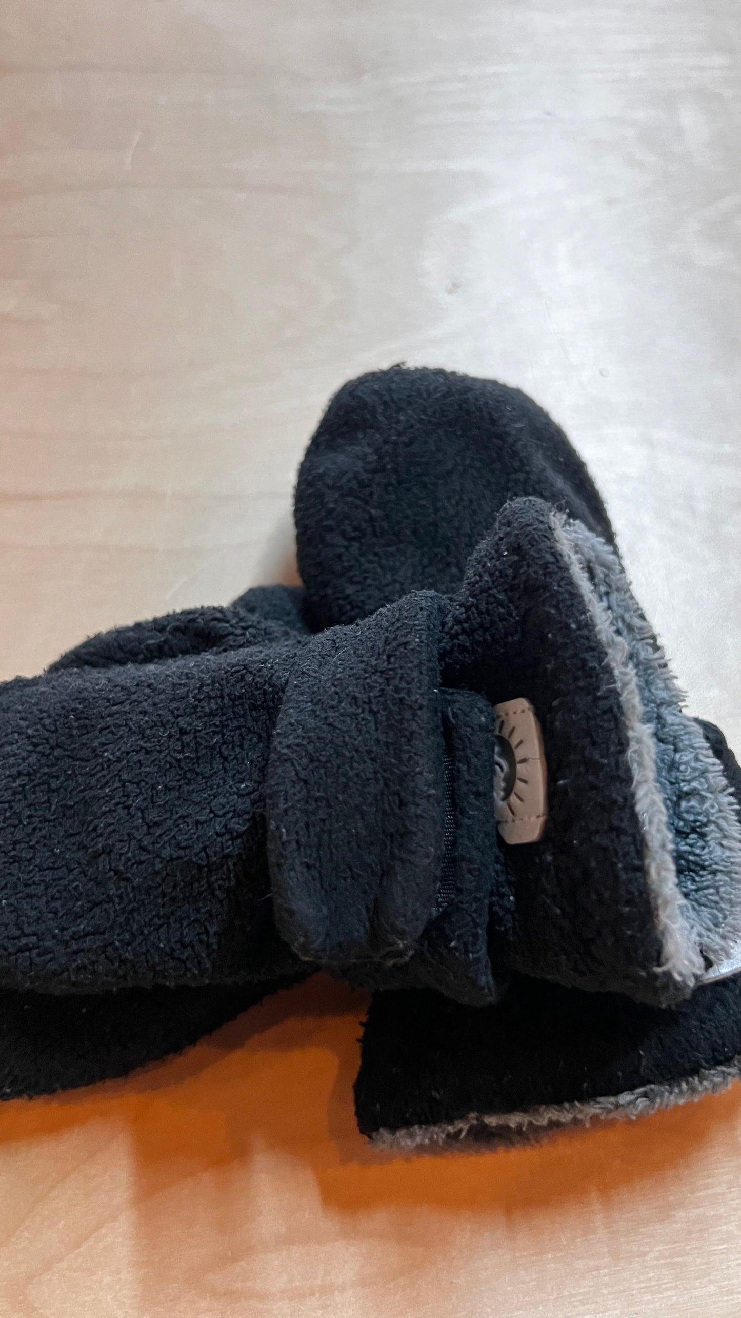 SP - Consignment - Calikids Adjustable Gloves - 18M-3Y