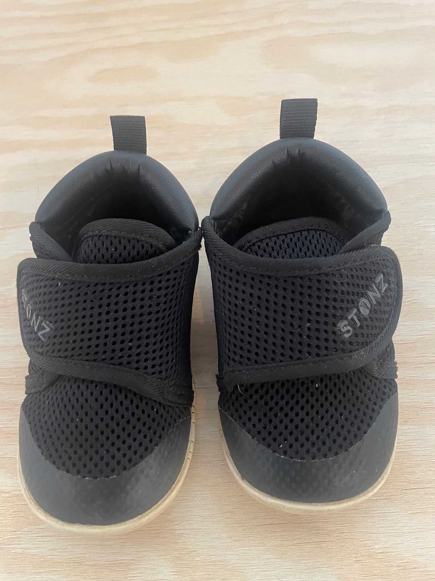 JE - Consignment - Stonz Black Cruiser Baby Shoe - 5 Infant