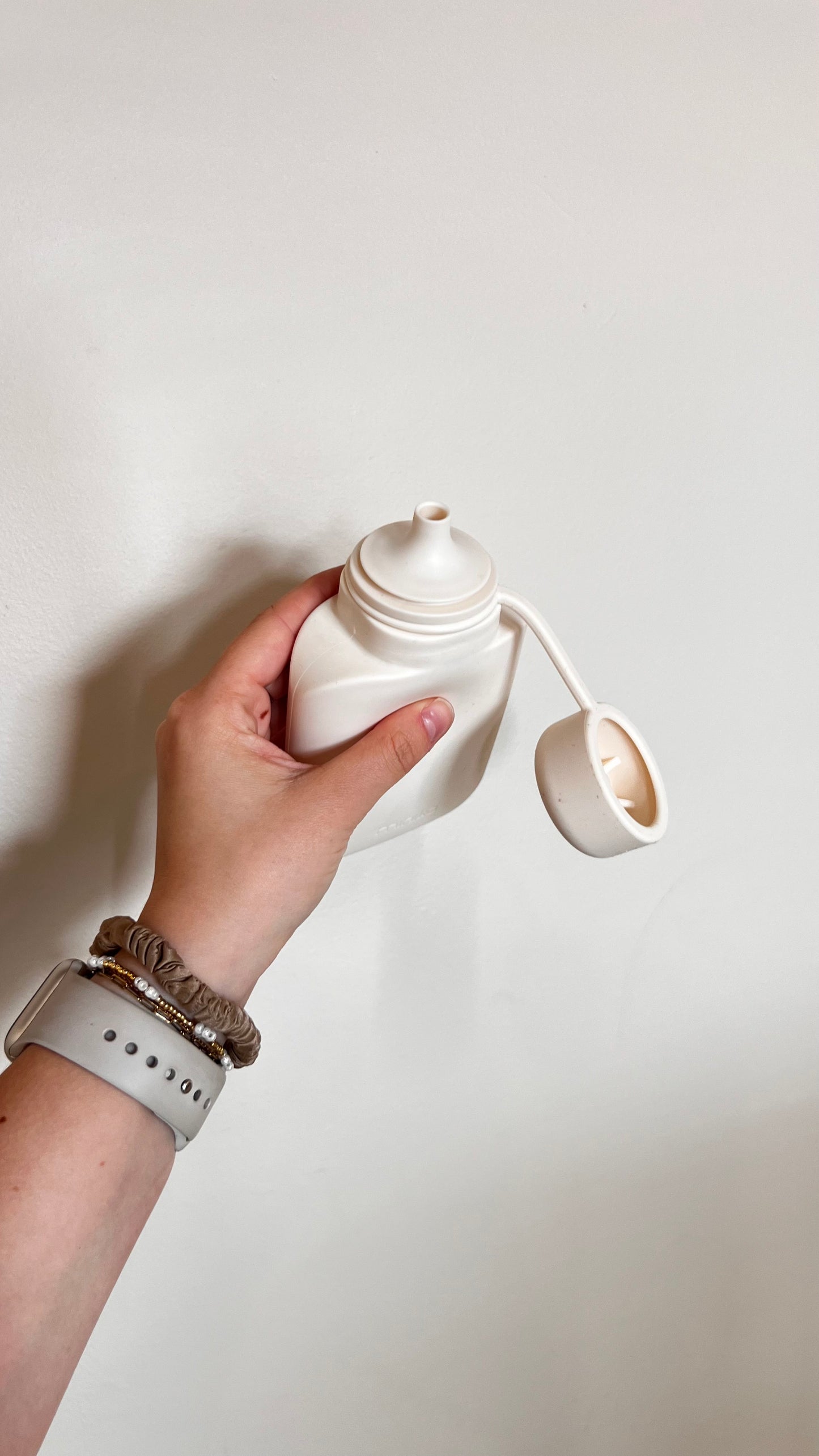 DS - Consignment - Minika White Smoothie Silicone Cup