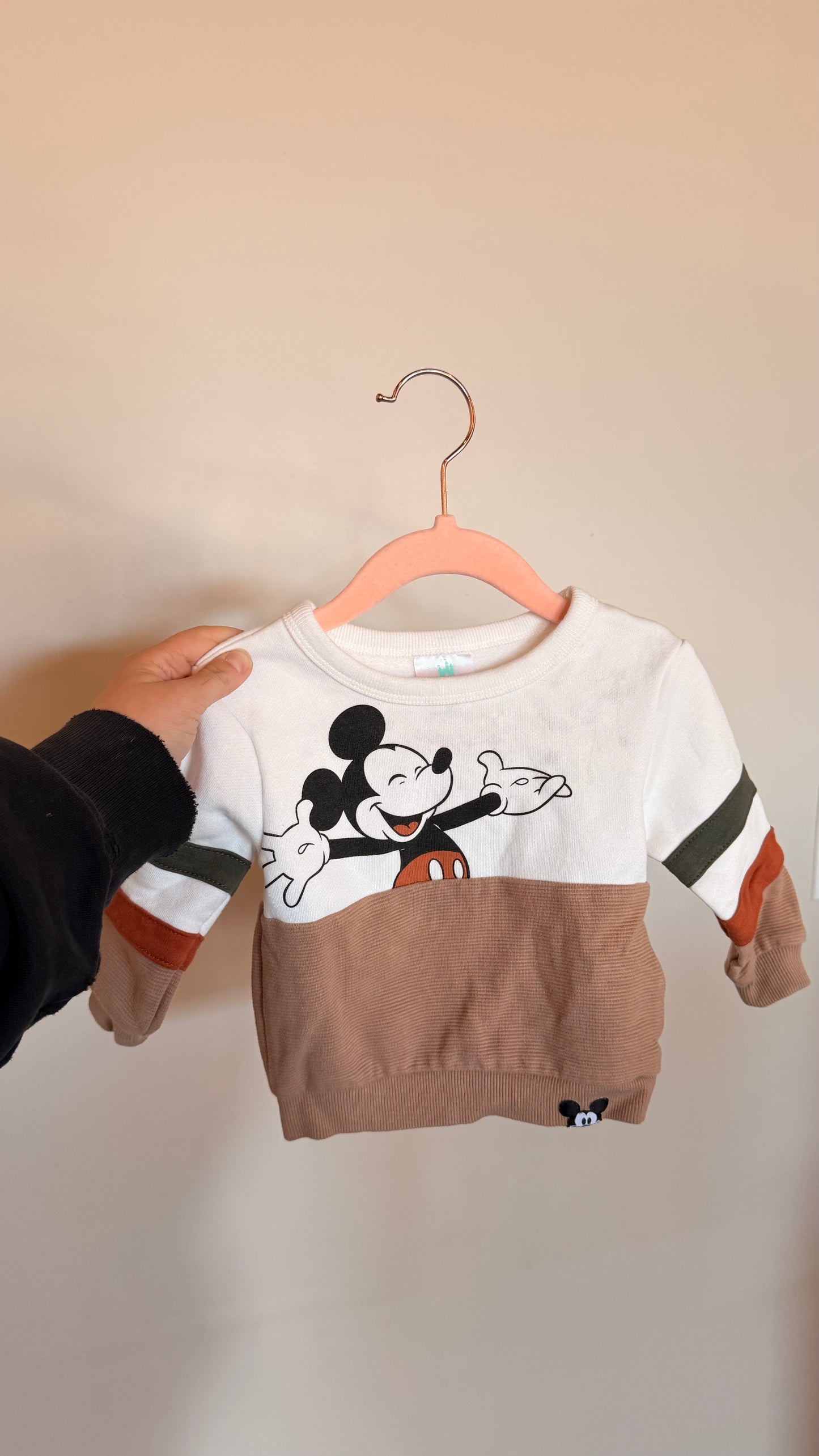 MM Consignment - Mickey Crewneck & Pant set 9M