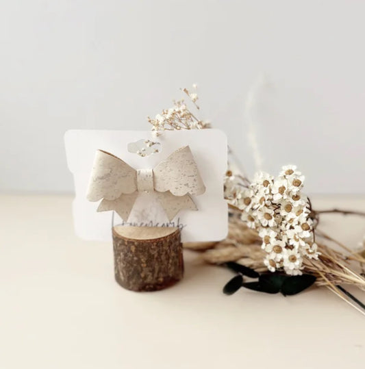Honeycomb Cork - Kenna Bow - Clip - White