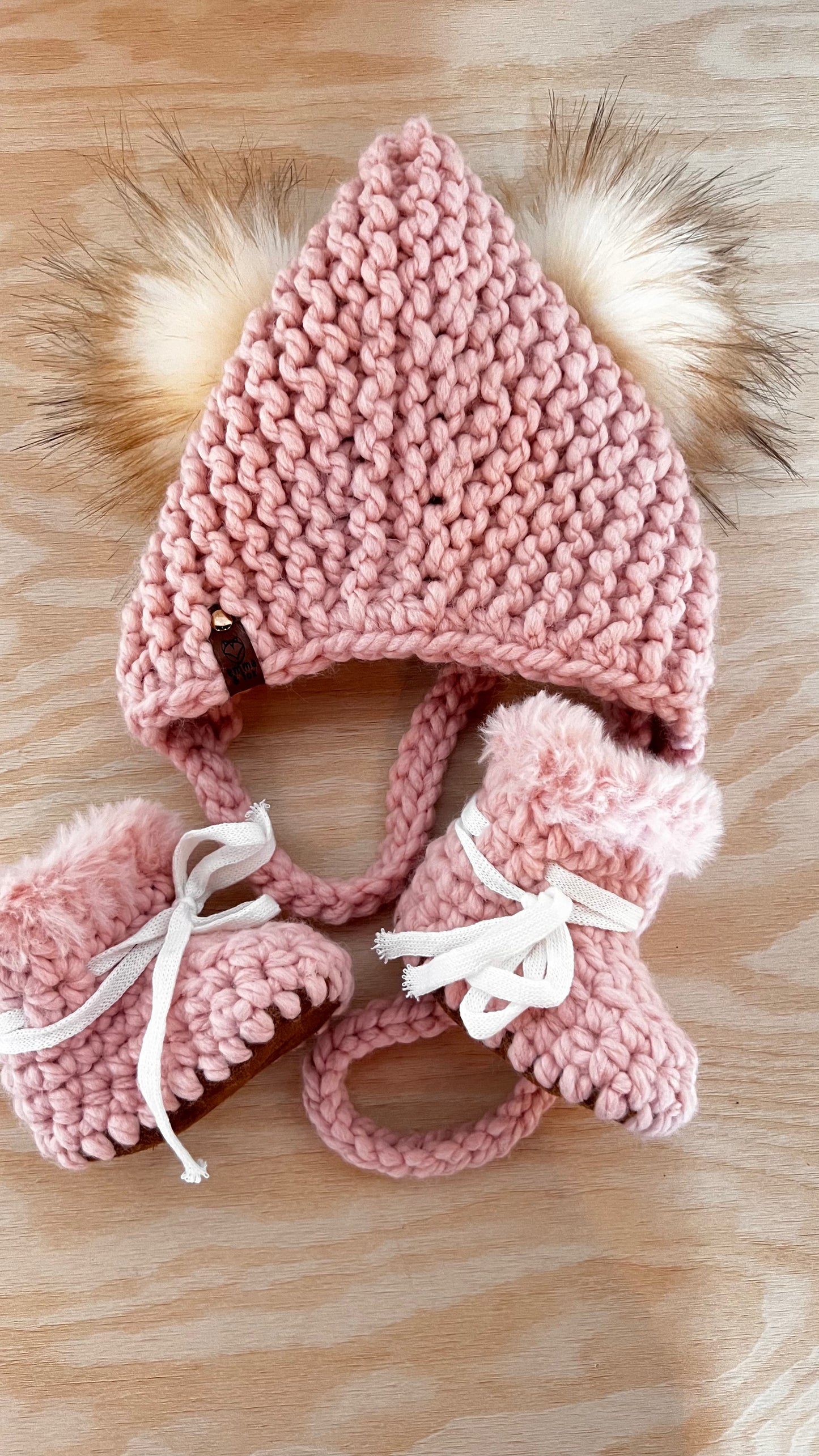 BH - Consignment - Emma & Fox Crochet Hat & Booties