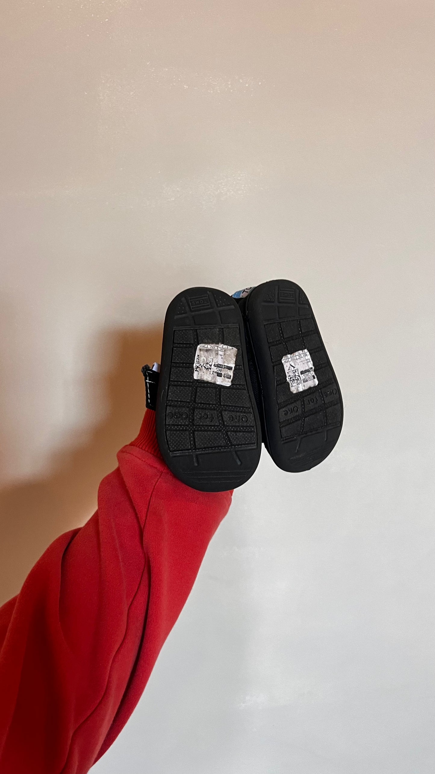 LM - Consignment - Toms Black Size T4