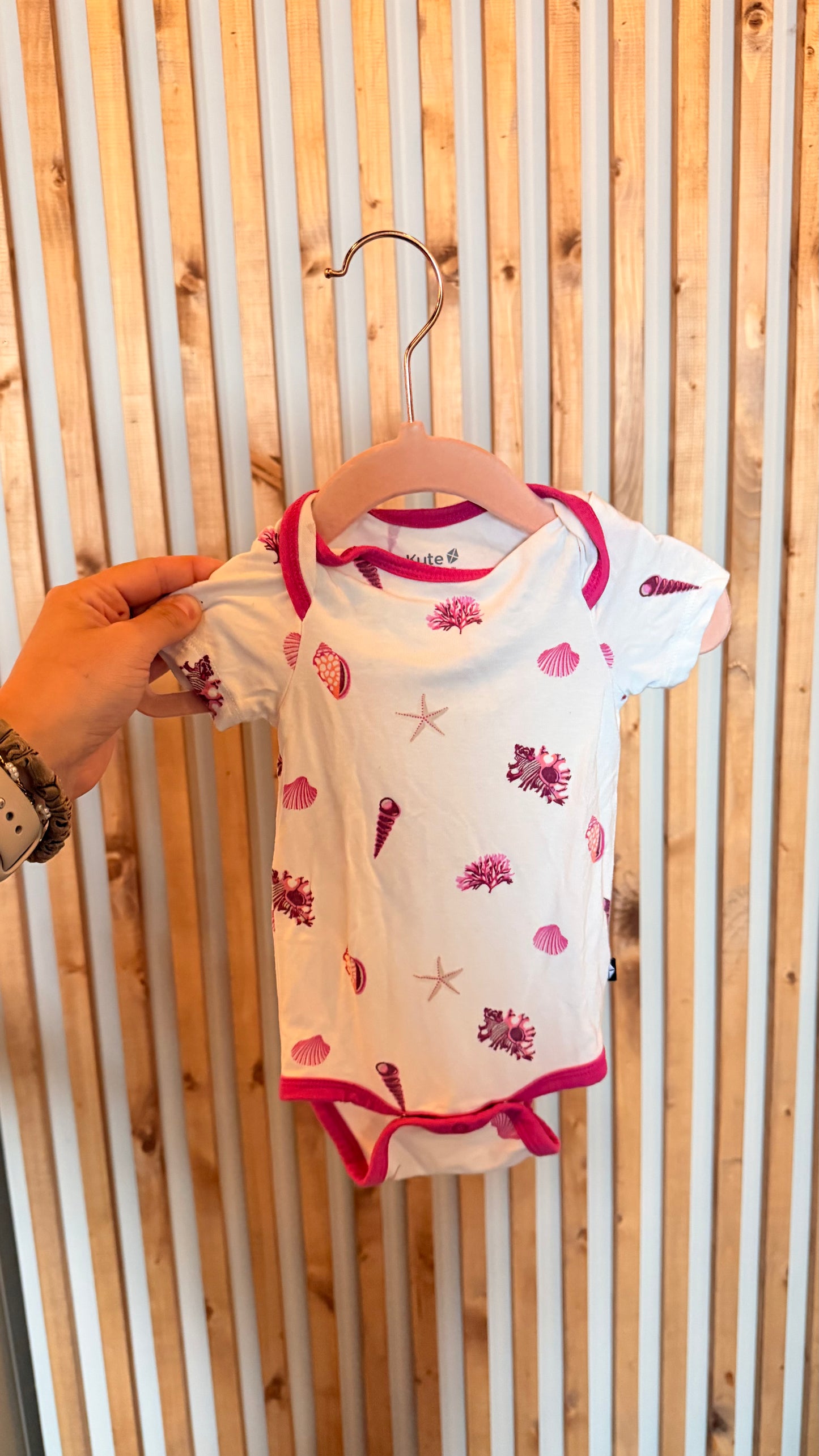 SM - Consignment - Kyte Baby Pink and White Seashell Onesie 0-3M