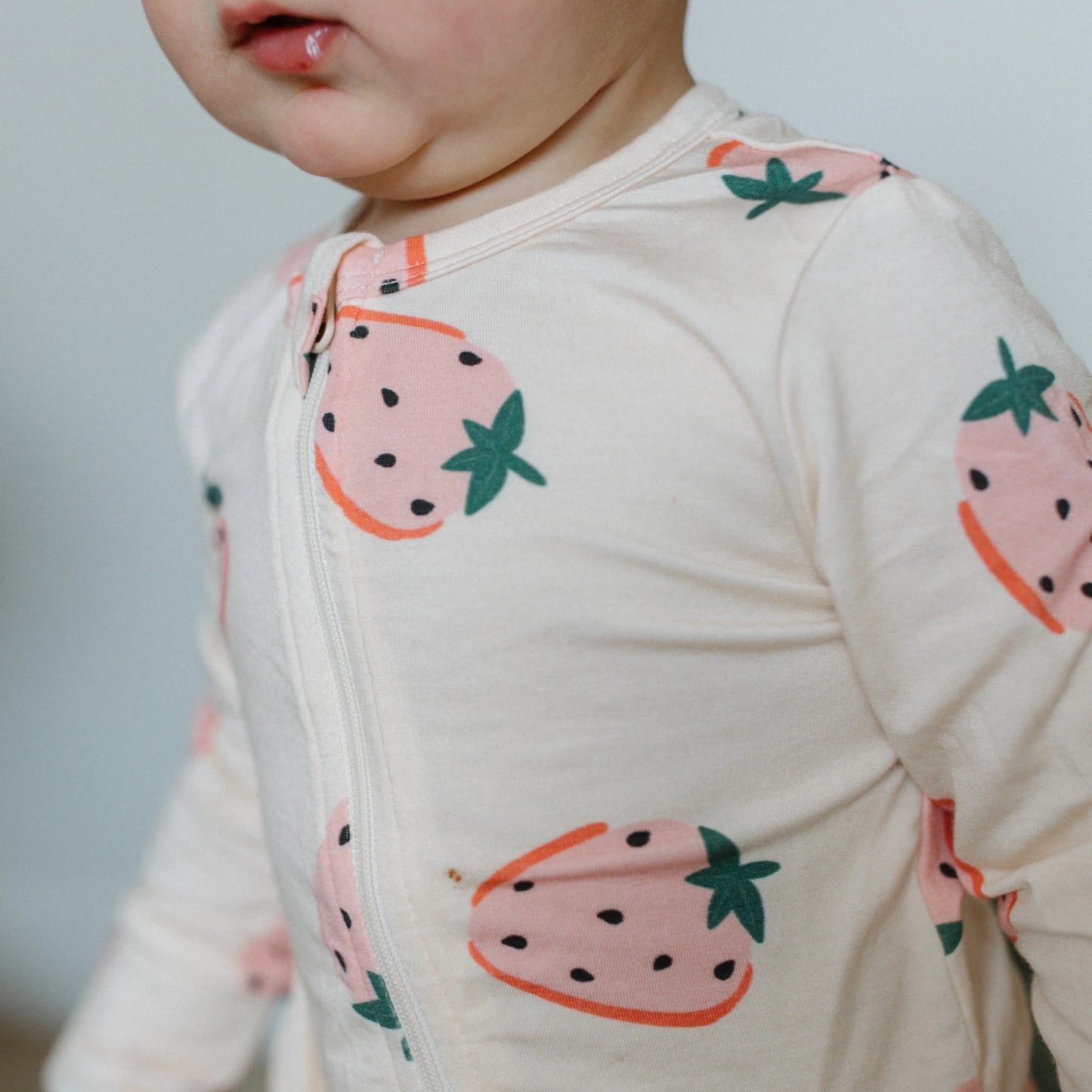 LITTLE LUBA - Strawberry - One Piece Zip