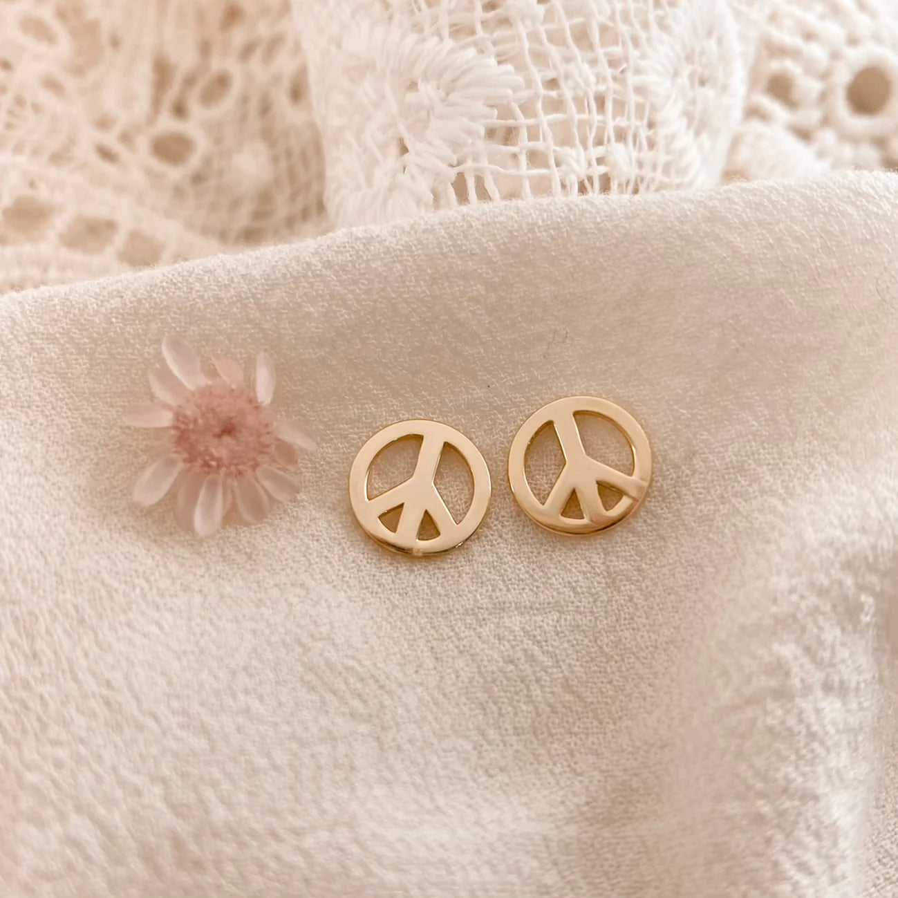 Lises Pieces - Peace Symbol Studs