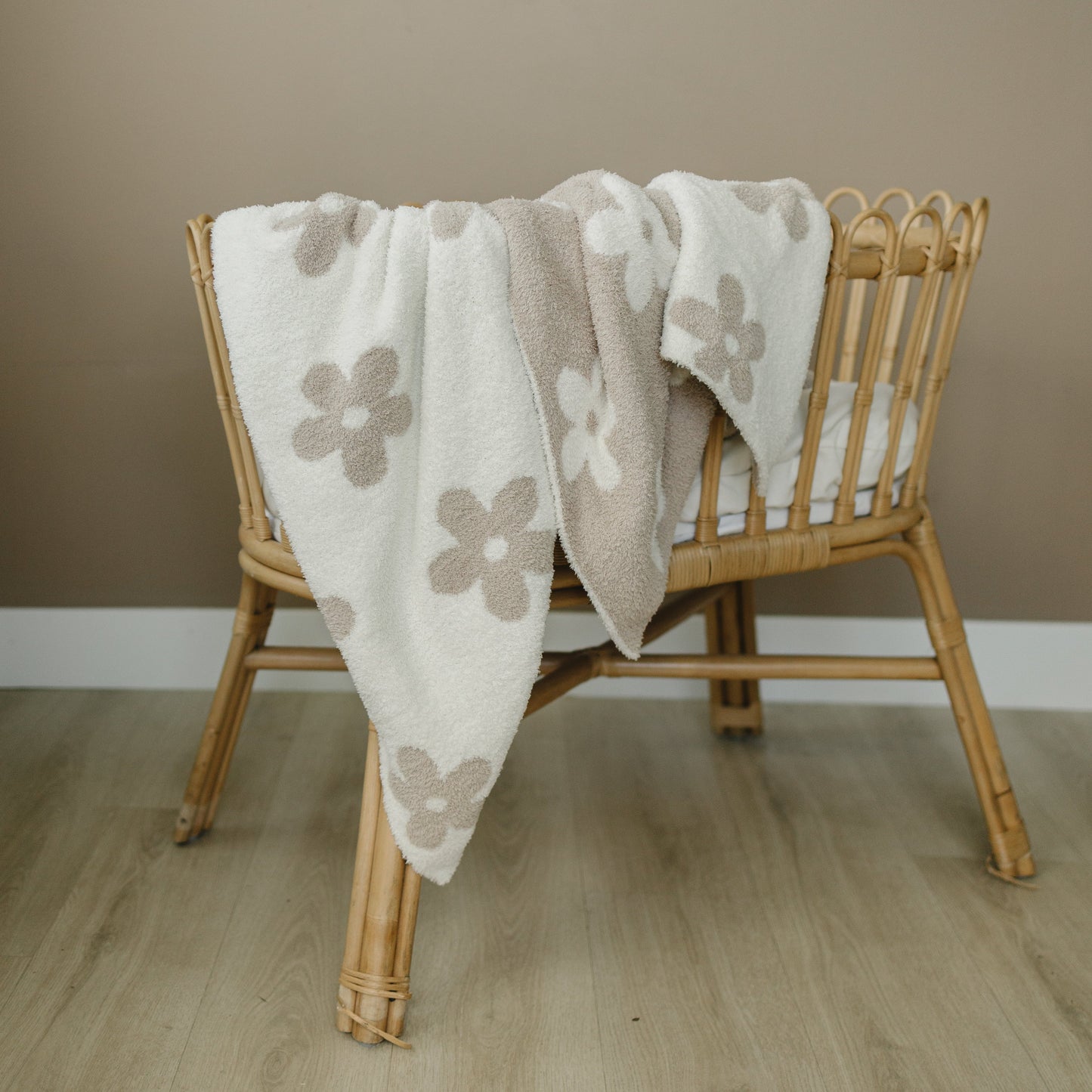 Pre Order - Mebie Baby - Taupe Daisy Plush Blanket