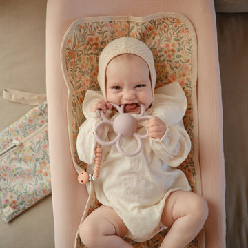 Mushie - Daisy Rattle Teether - Soft Lilac