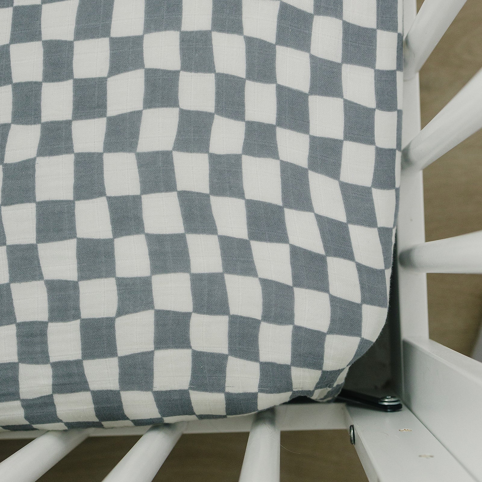Mebie Baby - Dusty Blue Wavy Checkered Muslin Crib Sheet