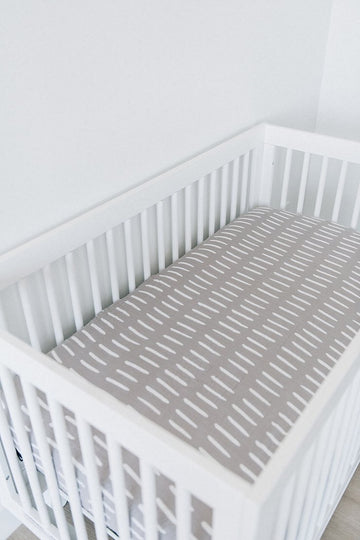 Mebie Baby - Grey Dash Crib Sheet